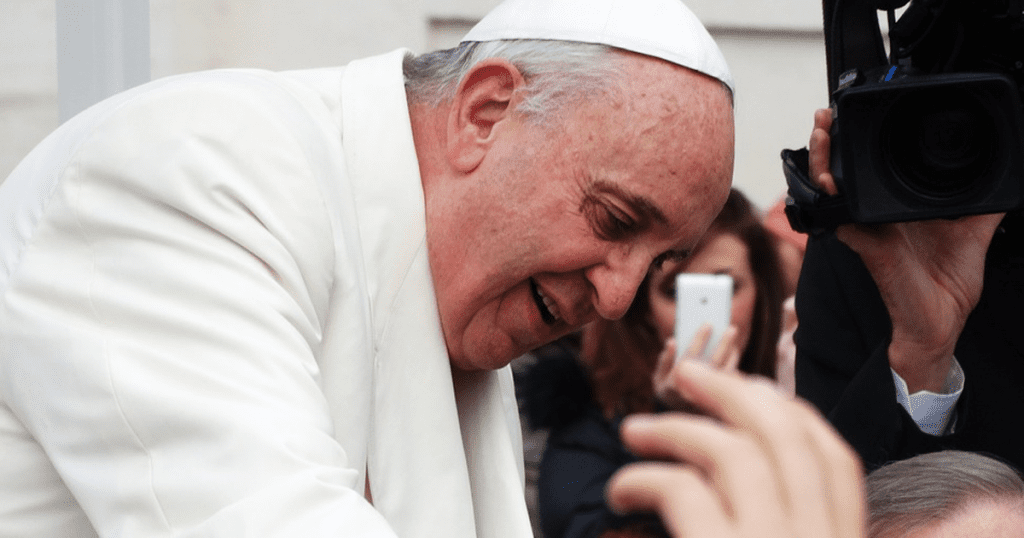 pope-welcomes-homeless-facebook