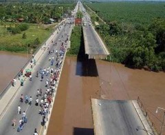 afp-honduras-democracy-bridge