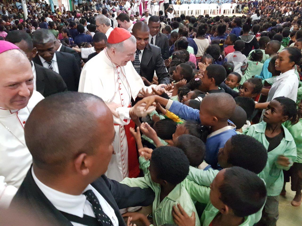 Cardinal Pietro Parolin visits Akamasoa - FAMVIN NewsEN