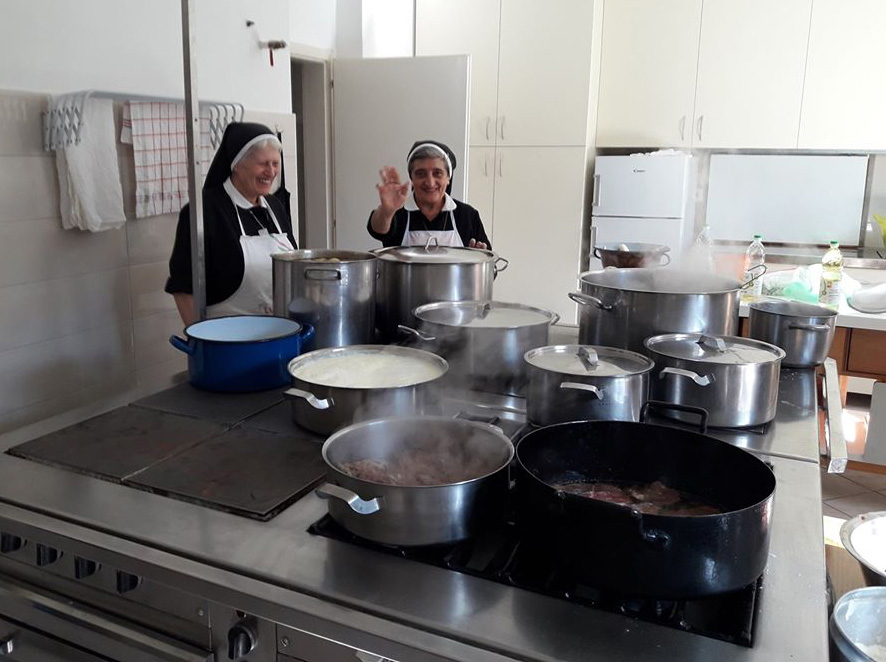 20 04 Sisters of Mary of the Miraculous Medal